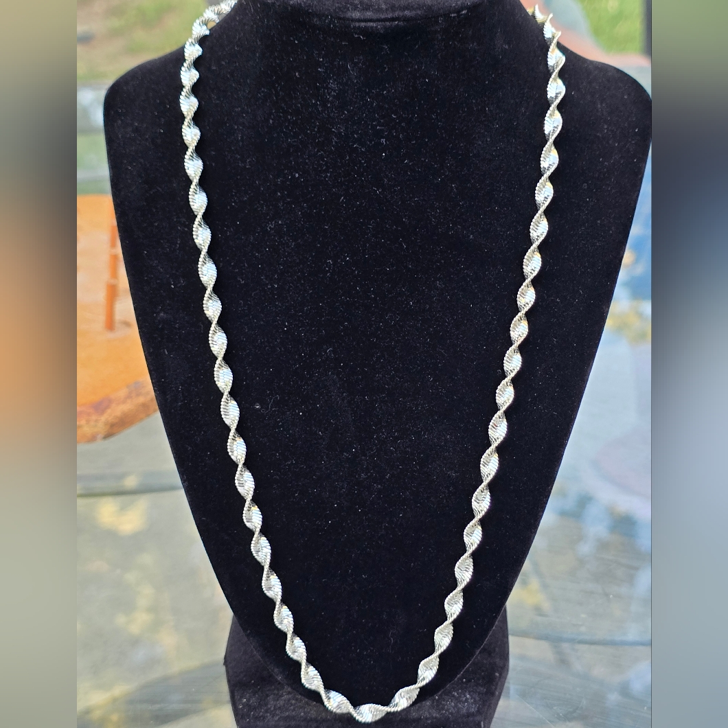 Napier Vtg Silver Tone Twisted Necklace 13$
